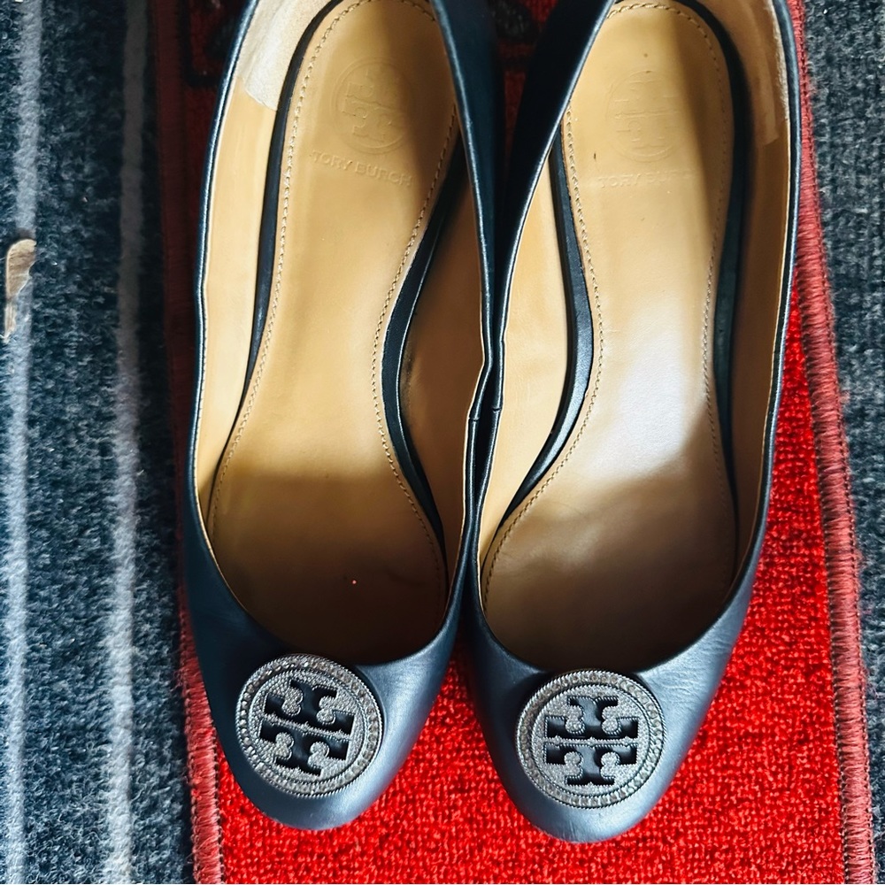 Original Tory Burch, very comfortable. Just want to replace.